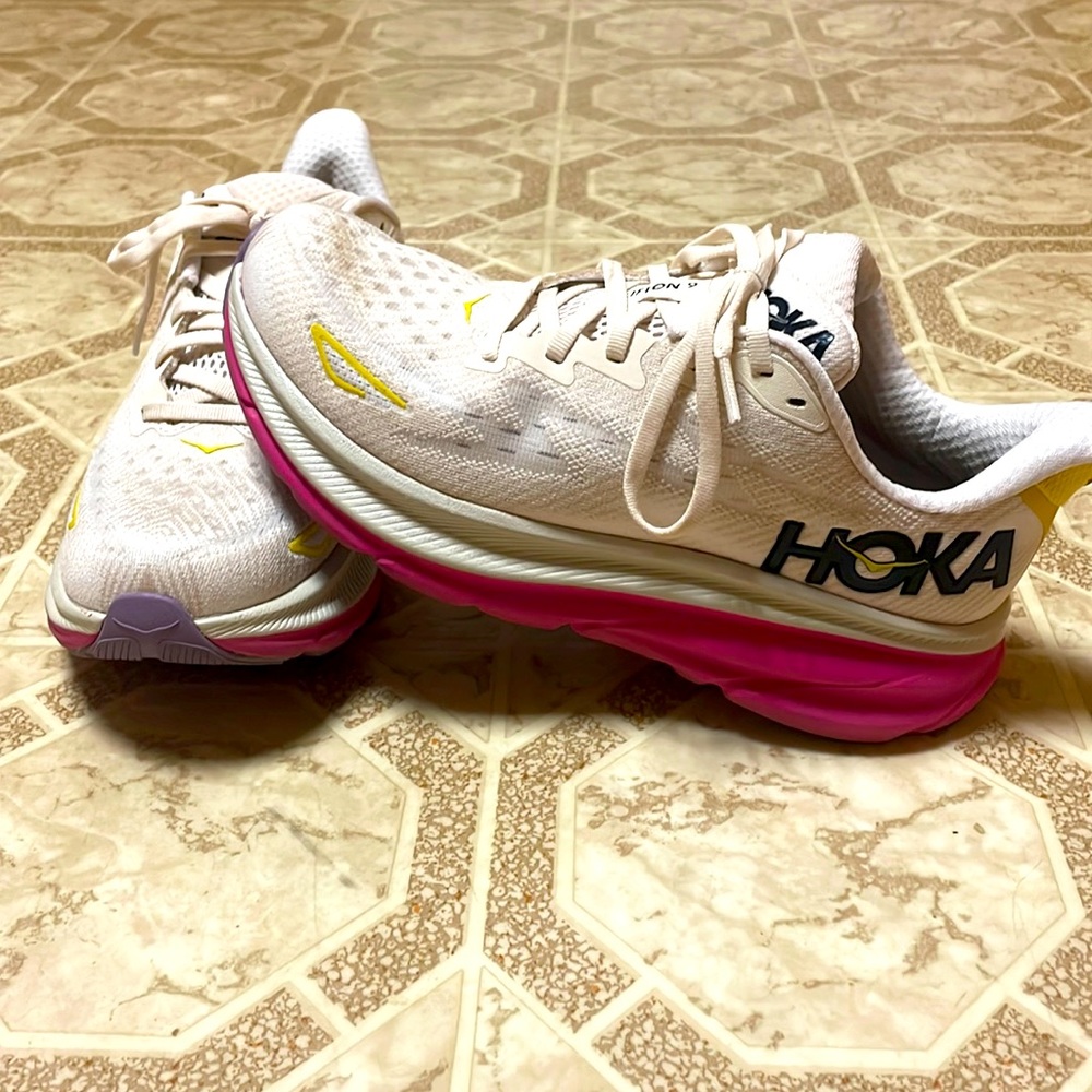 Hoka Clifton 9 size 8 EUC 💕